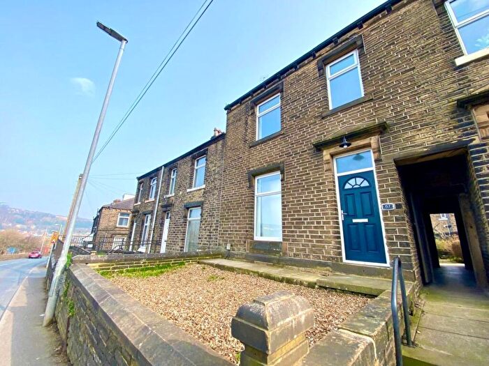3 Bedroom Terraced House To Rent In Morley Lane, Huddersfield, HD3
