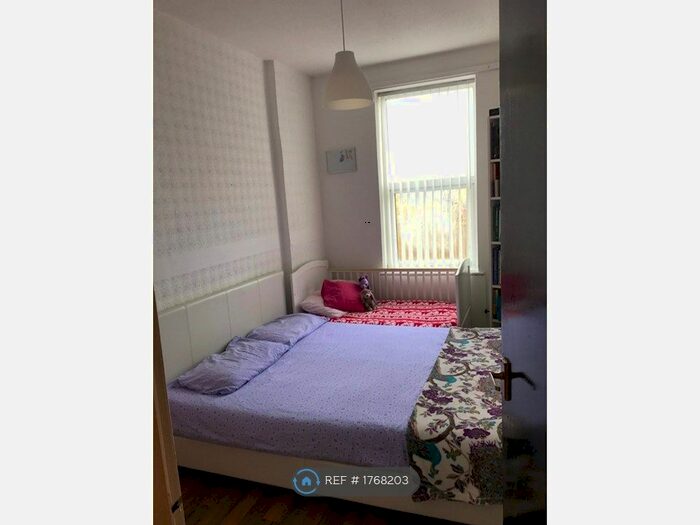 1 Bedroom Flat To Rent In Tower Lane, Leeds, LS12