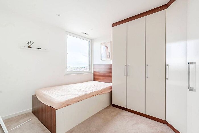 3 Bedroom Flat To Rent In Avery Court, Colindale, London, NW9