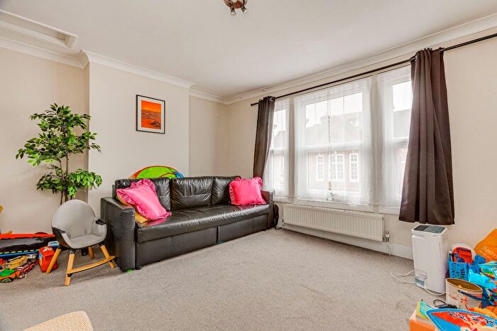 2 Bedroom Flat To Rent In Richmond Road, Kingston Upon Thames, KT2