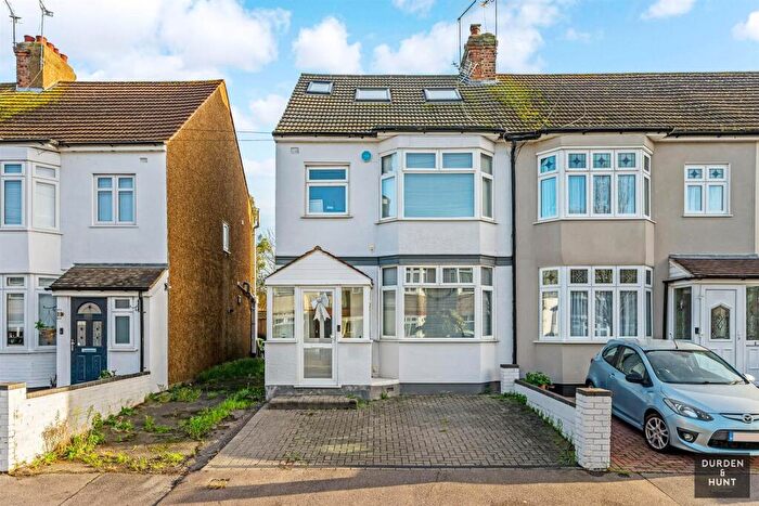 5 Bedroom End Of Terrace House For Sale In Rainsford Way, Hornchurch, RM12