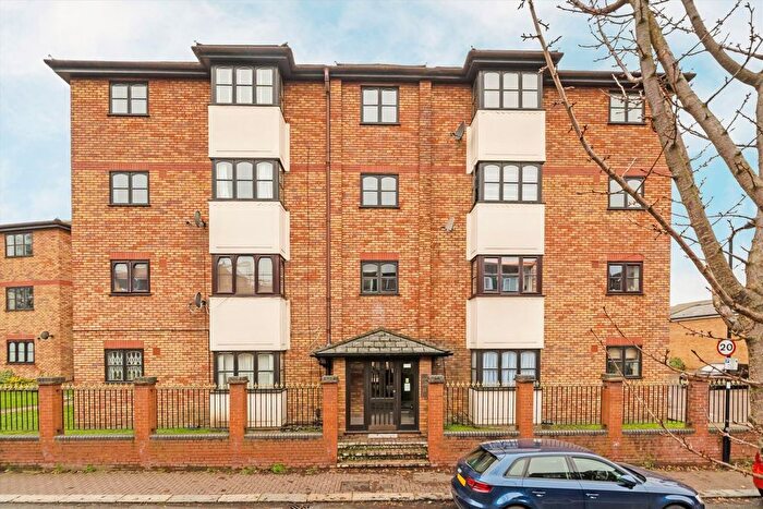 2 Bedroom Flat For Sale In Avenue Road, Acton, W3