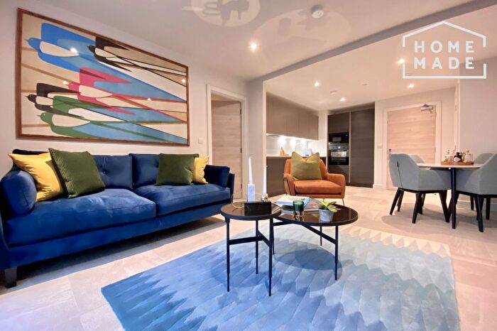 2 Bedroom Flat To Rent In Rochdale Road, Manchester, M4