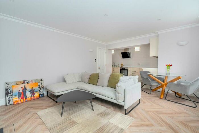 2 Bedroom Apartment To Rent In Richmond Avenue, Barnsbury, N1