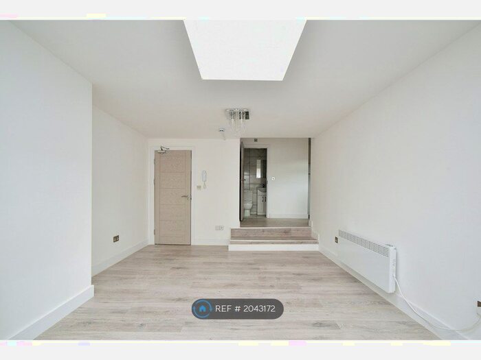 Studio To Rent In Milton Road, Swindon, SN1