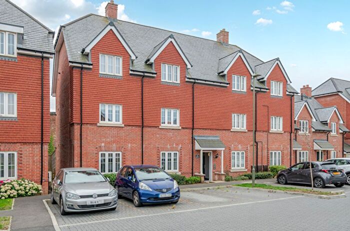 2 Bedroom Flat For Sale In New Bridge Road, Cranleigh, GU6