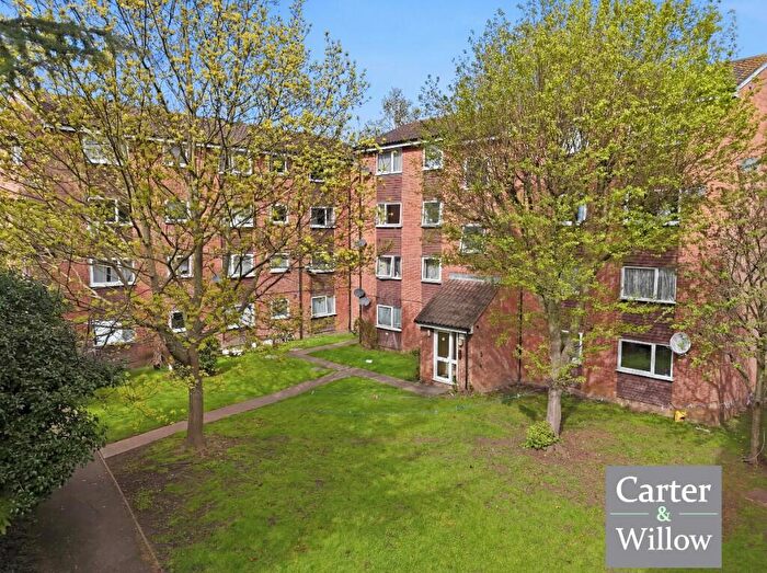 1 Bedroom Flat For Sale In Gurney Close, Barking, IG11