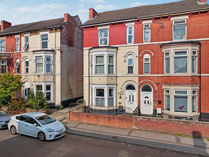 4 Bedroom Semi-Detached House For Sale In Burford Road, Nottingham, NG7