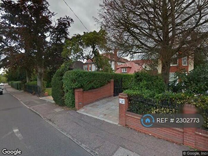 2 Bedroom Flat To Rent In Alderton Hill, Loughton, IG10