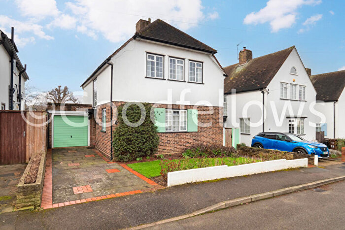 3 Bedroom Detached House To Rent In Tudor Close, Cheam, Sutton, SM3