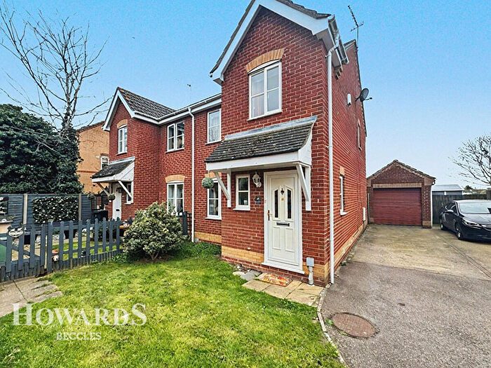 3 Bedroom Semi Detached House For Sale In Poppy Close, Worlingham, Beccles, NR34