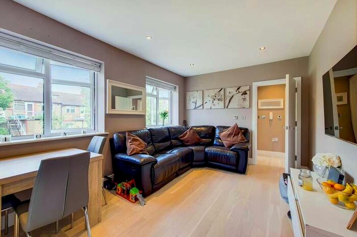2 Bedroom Flat To Rent In Whitton Avenue West, Northolt, UB5