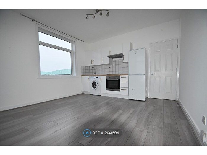 2 Bedroom Flat To Rent In Clare Road, Stanwell, Staines-Upon-Thames, TW19