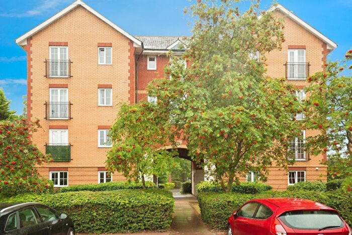 2 Bedroom Flat For Sale In Campbell Drive, Cardiff, CF11