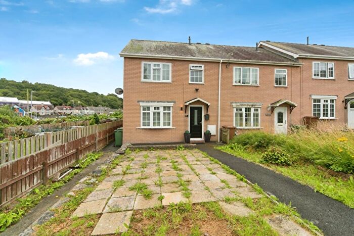 3 Bedroom End Of Terrace House For Sale In Allt Dewi, Bangor, Gwynedd, LL57