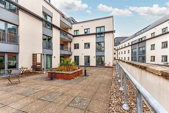 2 Bedroom Apartment For Sale In Parade, Leamington Spa, CV32