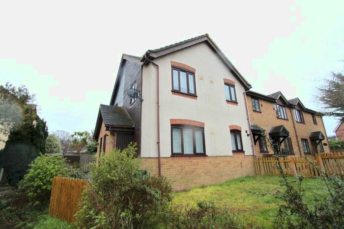 1 Bedroom Semi-Detached House To Rent In Ravenscroft Crescent, Mottingham, London, SE9