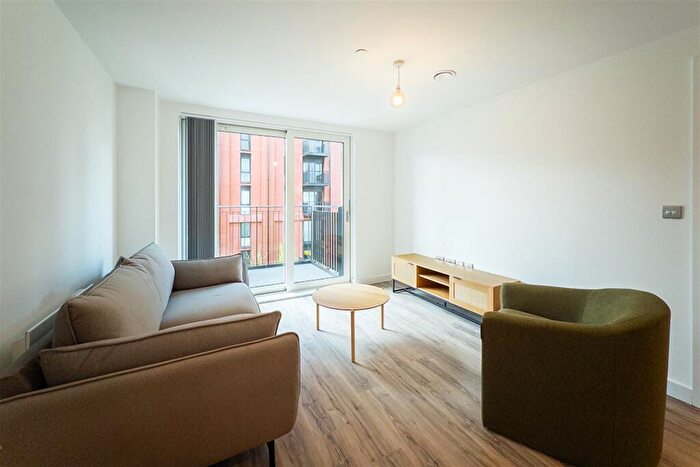 2 Bedroom Apartment To Rent In The Railings Middlewood Locks, M5