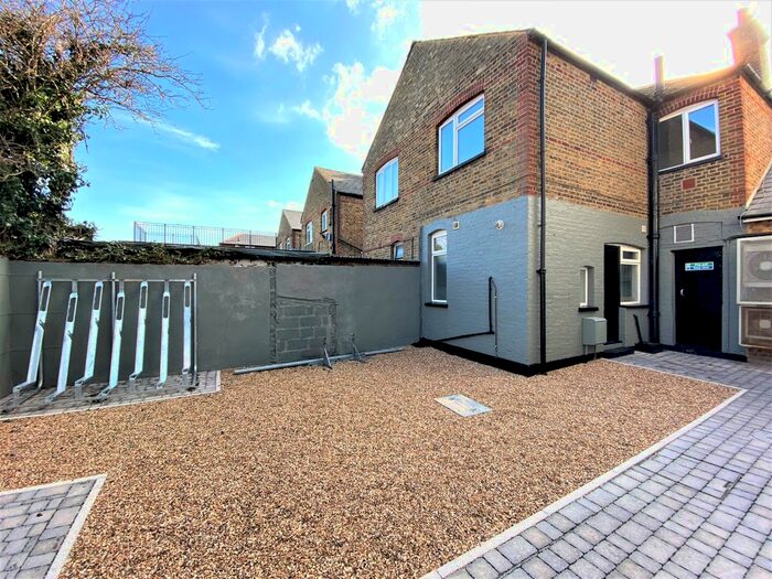 2 Bedroom Flat To Rent In Pield Heath Road, Uxbridge, UB8