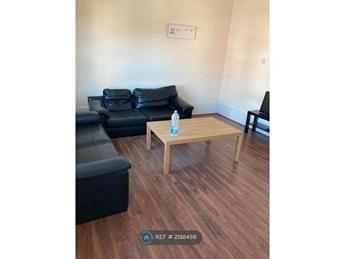 6 Bedroom Flat To Rent In Woodsley Road, Leeds, LS3