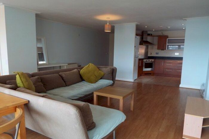 Studio To Rent In Lynton Court, Cardiff, CF10