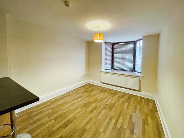 2 Bedroom Flat To Rent In Cowbridge Road East, Cardiff, CF5