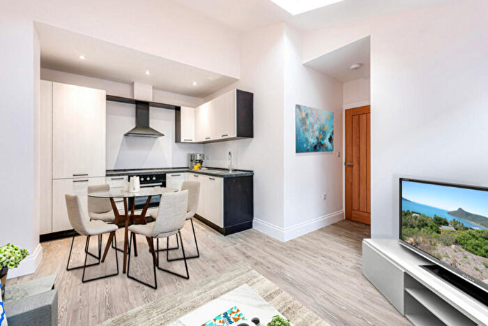 1 Bedroom Apartment For Sale In London Road, Westcliff-on-sea, SS0