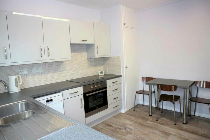 2 Bedroom Flat To Rent In Raymond Avenue, Canterbury, CT1