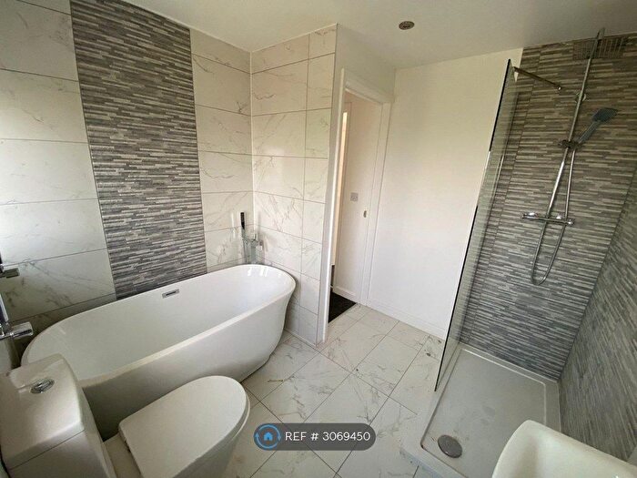 4 Bedroom Semi Detached House To Rent In Birley Spa Lane, Sheffield, S12