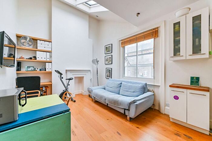 2 Bedroom Flat To Rent In Praed Street, Paddington, London, W2