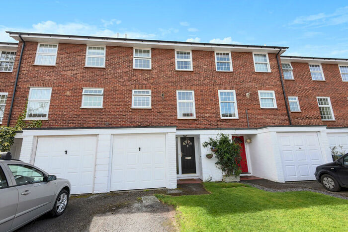 4 Bedroom Terraced House To Rent In Palace Road, KT1