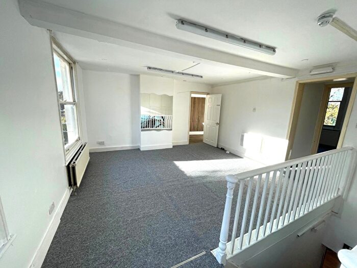 2 Bedroom Flat To Rent In Larkhall Lane, London, SW4