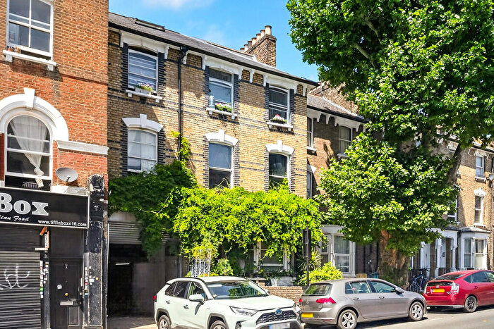2 Bedroom Apartment To Rent In Cazenove Road, London, N16