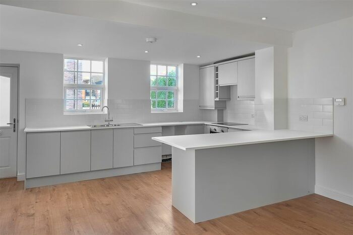 2 Bedroom Town House To Rent In Bronte Close, Rugby, CV21