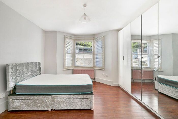 1 Bedroom Flat For Sale In Hugo Road, Tufnell Park, London, N19