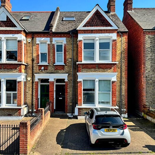 3 Bedroom Flat For Sale In Woolstone Road, Forest Hill, London, SE23