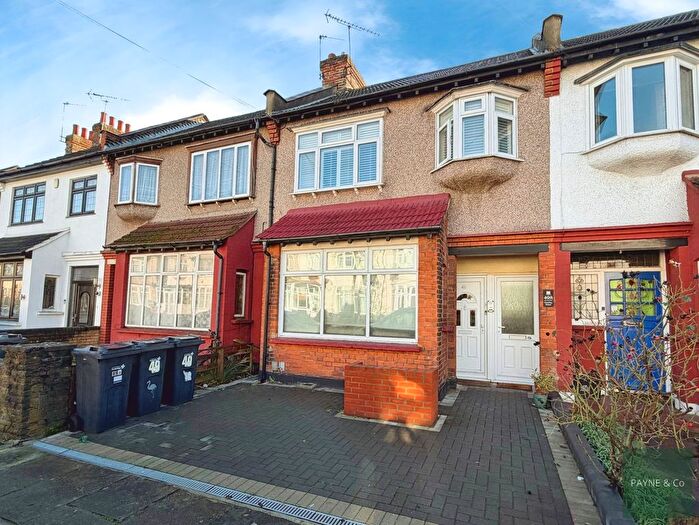 2 Bedroom Flat For Sale In Cowley Road, Ilford, IG1