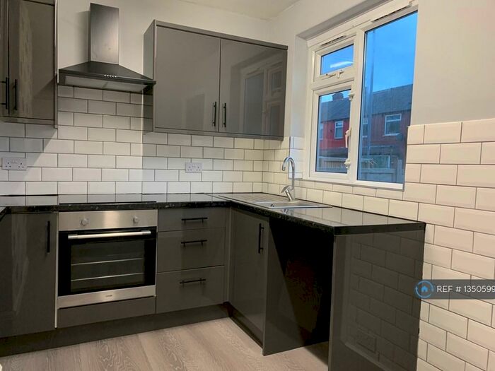 2 Bedroom End Of Terrace House To Rent In East End Park, Leeds, LS9