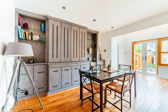 3 Bedroom Semi-Detached House To Rent In Davidson Road, Croydon, CR0