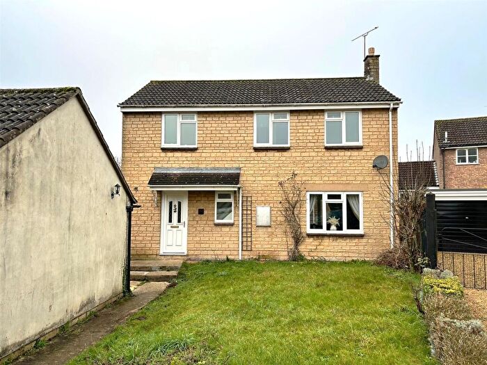 4 Bedroom Detached House To Rent In Chamberlain Road, Chippenham, SN14