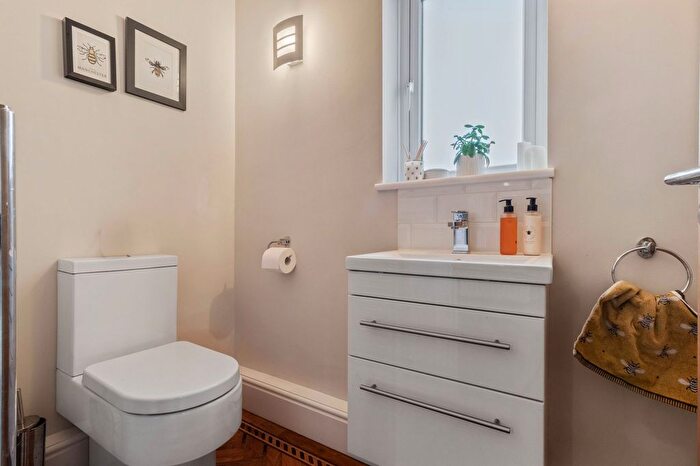 4 Bedroom Detached House For Sale In Crofton Close, Appleton Thorn, WA4 - Photo 12