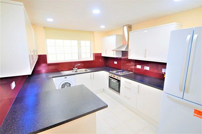 4 Bedroom Property To Rent In Grangeway Gardens, Ilford, IG4