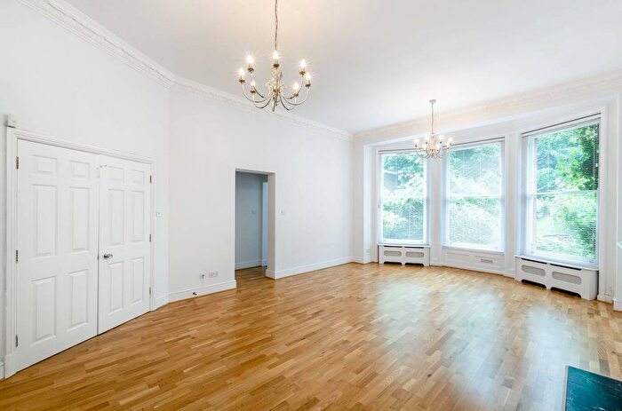 3 Bedroom Flat For Sale In Frognal Gardens, Hampstead, London, NW3