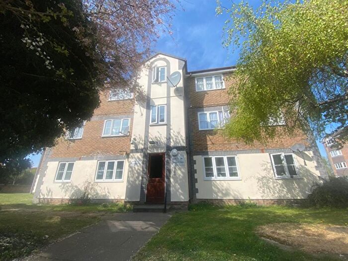 1 Bedroom Flat To Rent In Tennyson Close, Ponders End, Enfield, EN3