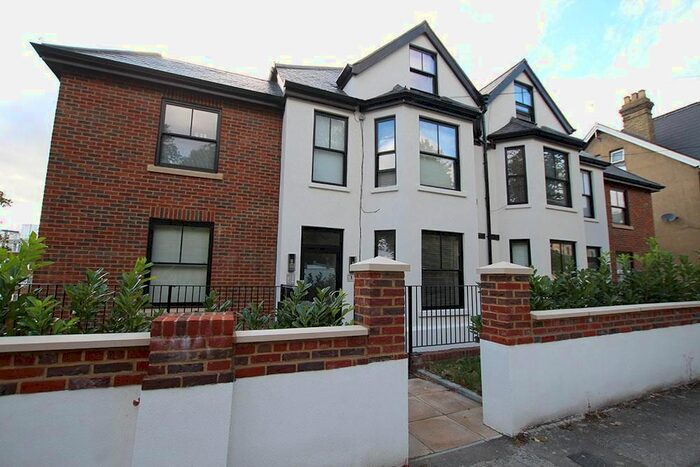 Studio To Rent In Priory Avenue, High Wycombe, HP13