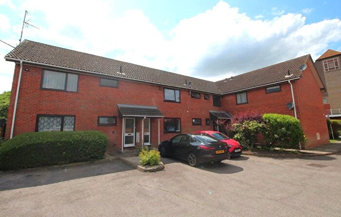 2 Bedroom Flat To Rent In Albert Street, Fleet, Hampshire, GU51