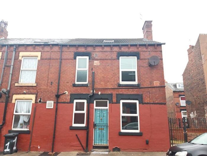 2 Bedroom End Of Terrace House To Rent In Compton Place, Leeds, LS9
