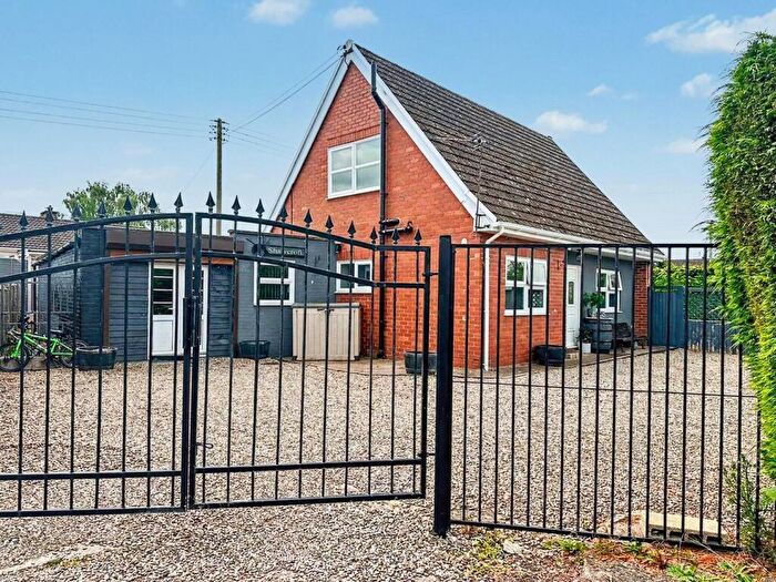 3 Bedroom Detached House For Sale In Gosmore Road, Clehonger, Hereford, HR2
