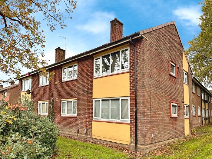 2 Bedroom Flat For Sale In Chaucer Avenue, Willenhall, West Midlands, WV12