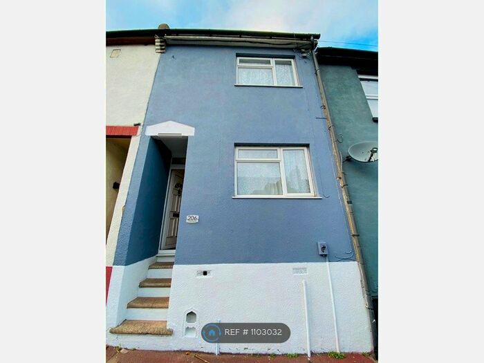 3 Bedroom Terraced House To Rent In Castle Road, Chatham ME4